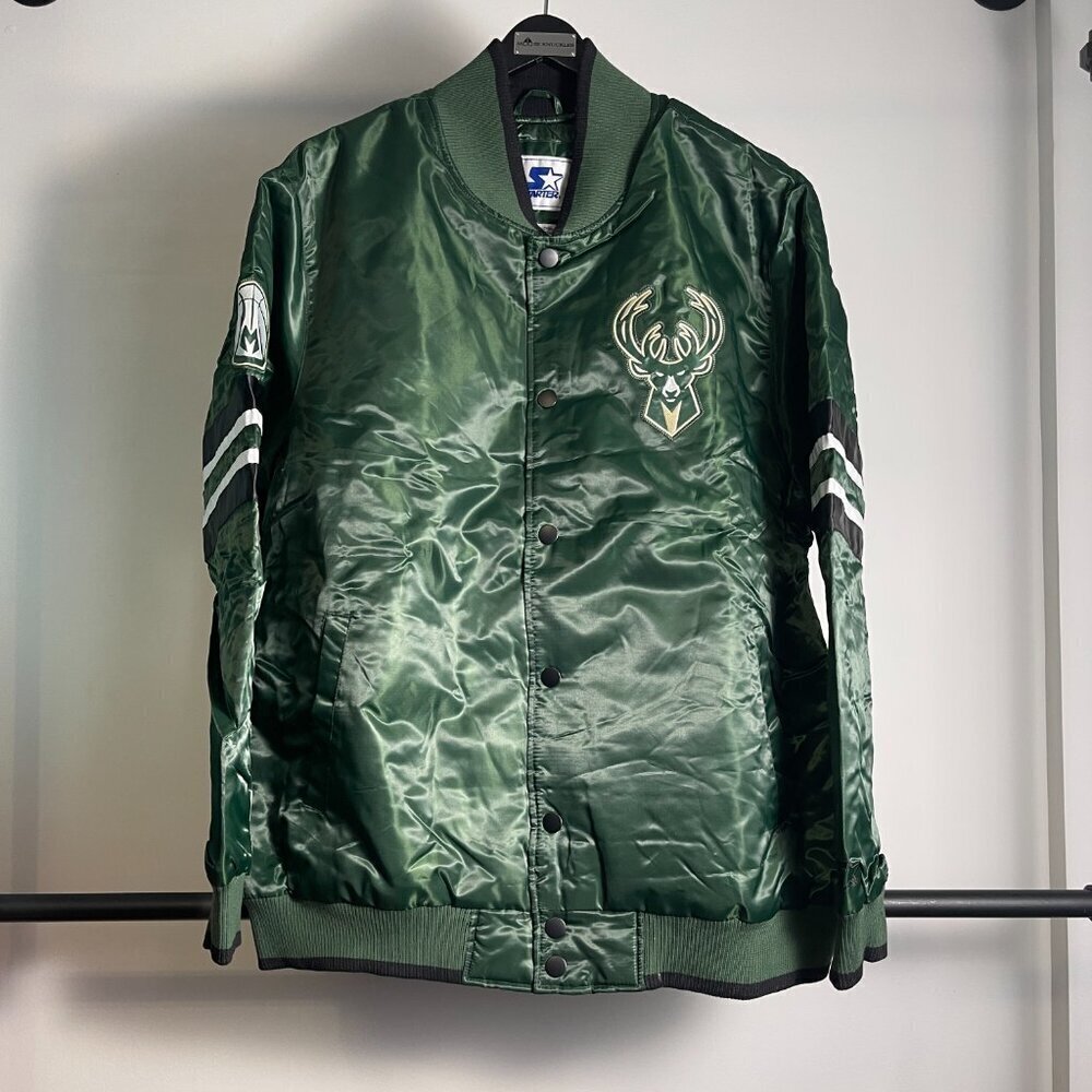 Starter Milwaukee Bucks satin jacket size 2XL